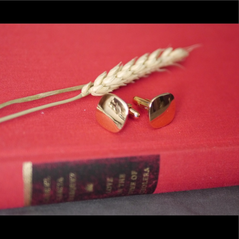 Gold tone cuff links